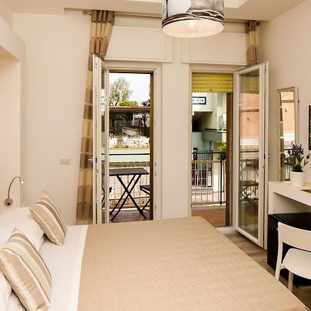 Sorrento Comfort Rooms Con Piscina Luaran gambar