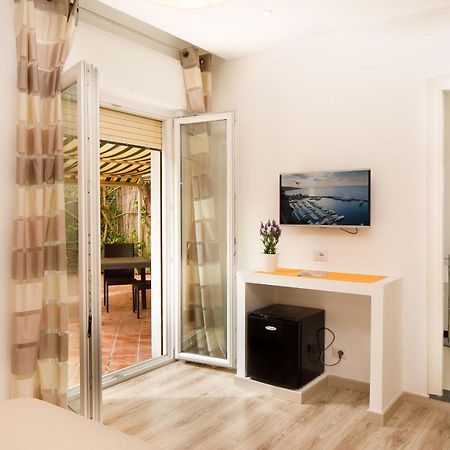 Sorrento Comfort Rooms Con Piscina Luaran gambar
