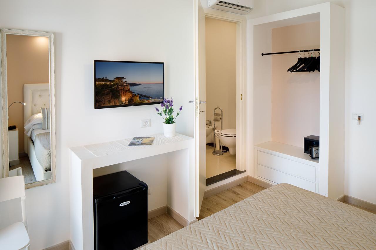 Sorrento Comfort Rooms Con Piscina Luaran gambar