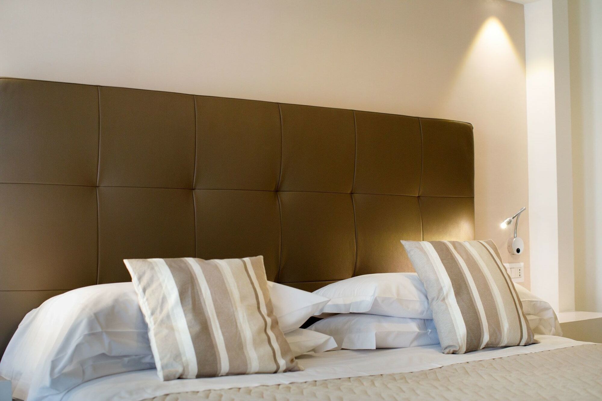 Sorrento Comfort Rooms Con Piscina Luaran gambar